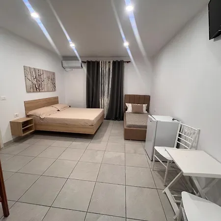 Keira Rentrooms * Vlorë